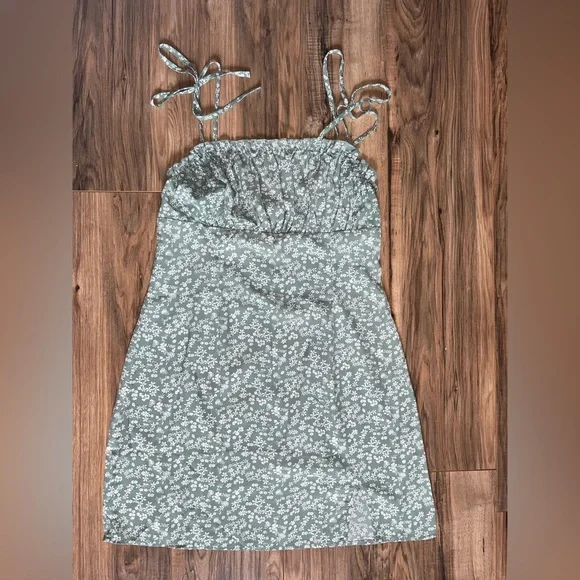 Floral Green Dress - Picture 2 of 4